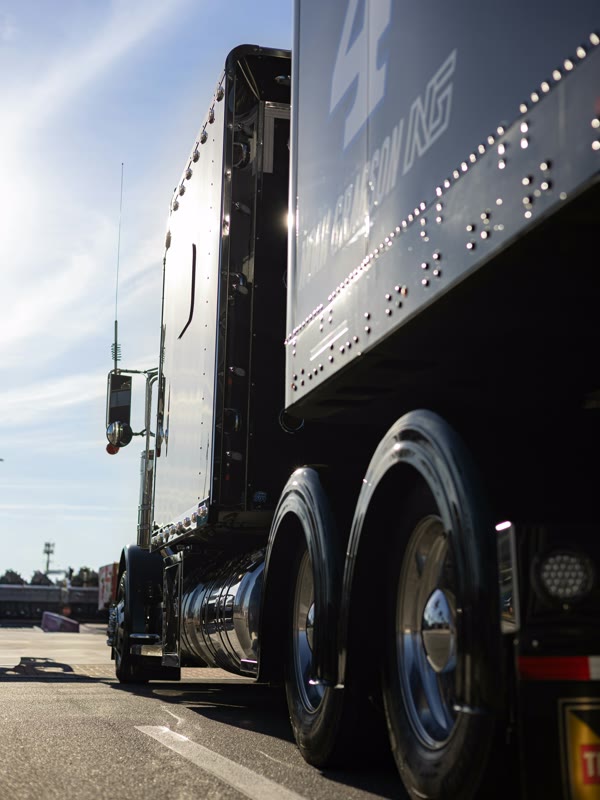 Commercial truck for Carrier Leads Pipeline SaaS case study